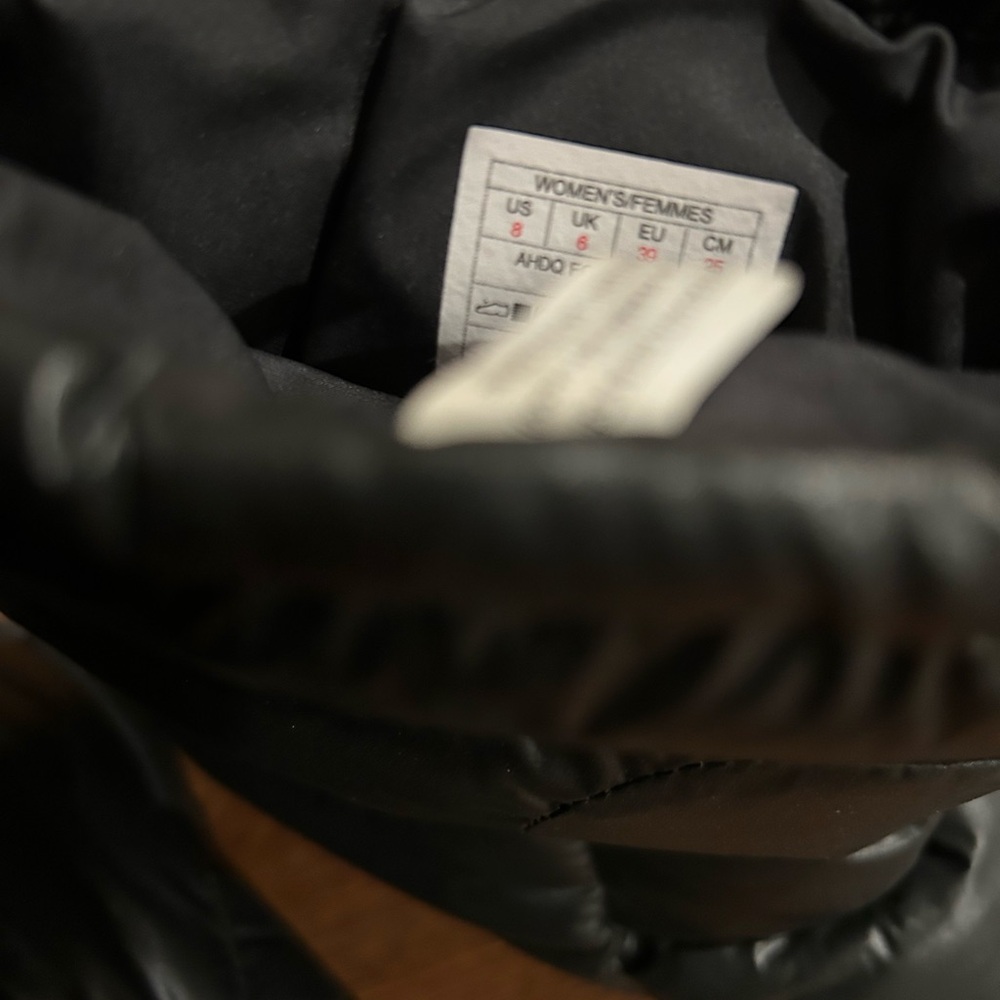 The North Face Womens Bootie Nuptse Shiny Fur 4 Waterproof Black - Picture 6 of 6